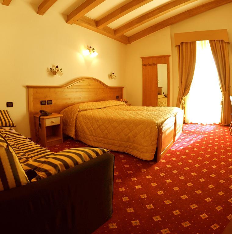 Hotel Il Maniero Ossana Room photo